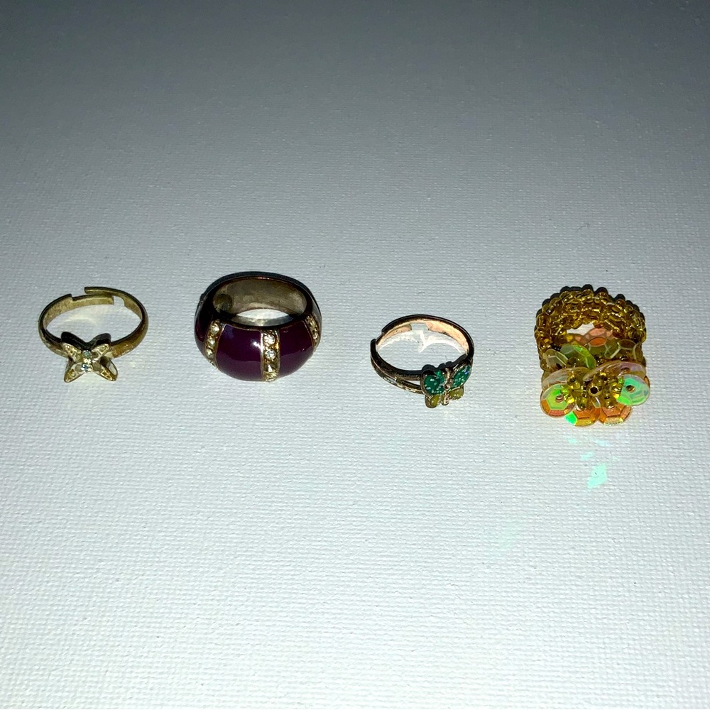 Set of 4 Random Kids Rings